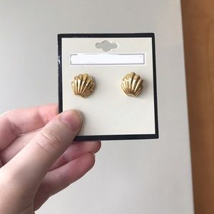 Vintage Clamshell Seashell Earrings